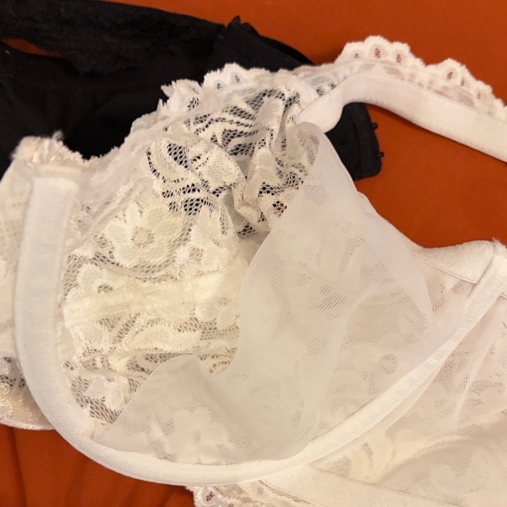 smart & sexy White and Black Lace Underwire Bras - Dual Pack - Picture 8 of 9